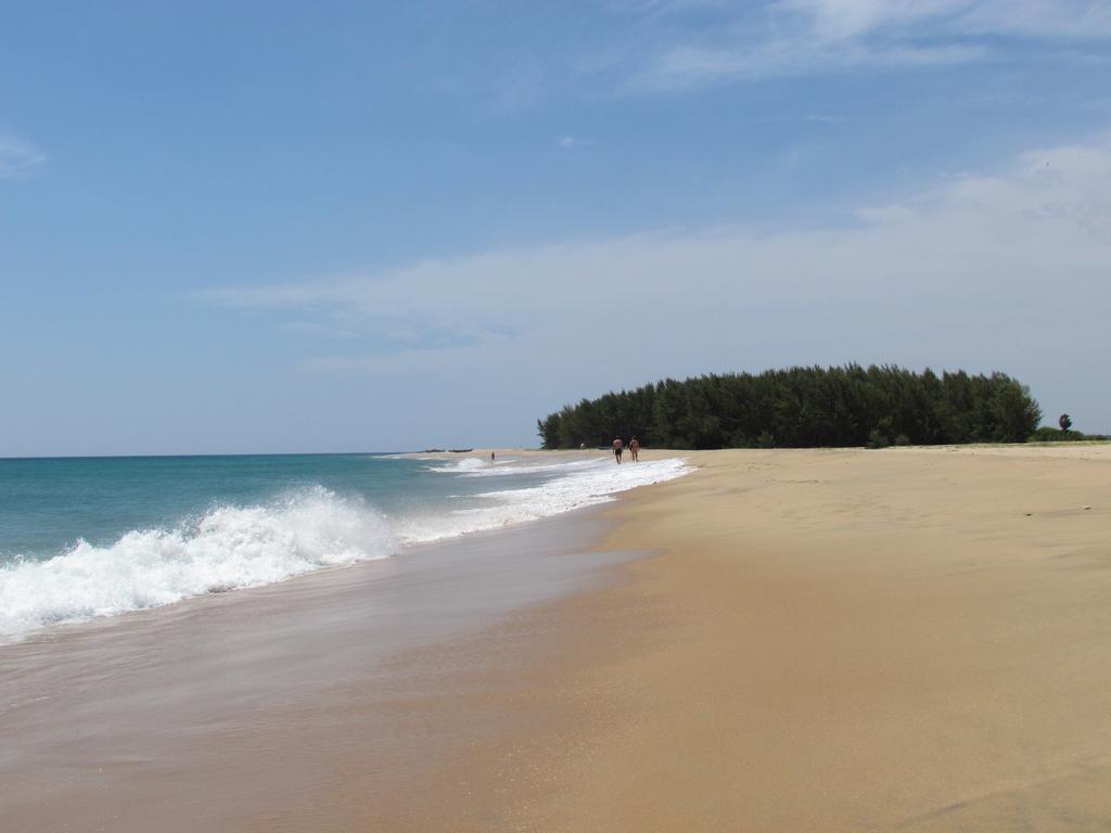 Lord Of The Forest Hotell Batticaloa Exteriör bild