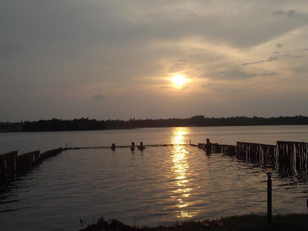 Lord Of The Forest Hotell Batticaloa Exteriör bild