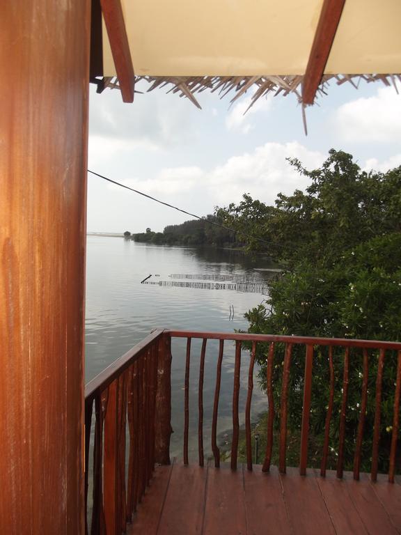 Lord Of The Forest Hotell Batticaloa Exteriör bild